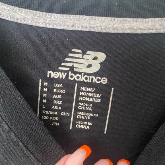 Medium mens black new balance T-shirt top - Picture 3 of 3
